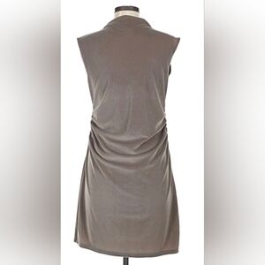 *NWT* Elegant Sleeveless Dress